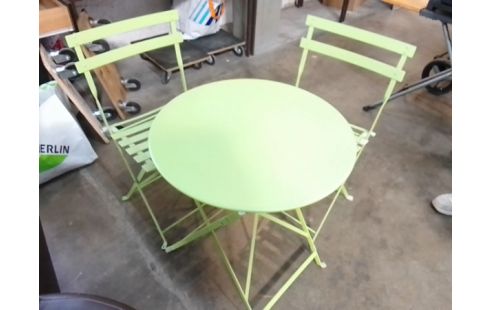 TABLE DE JARDIN + CHAISES