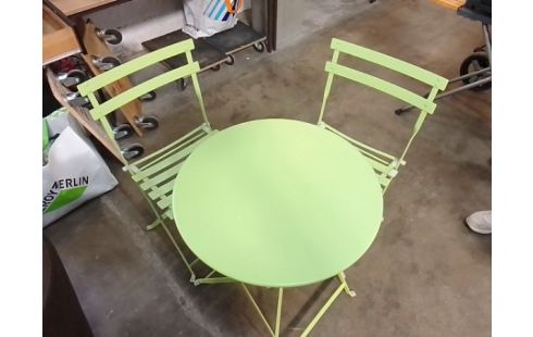 TABLE DE JARDIN + CHAISES