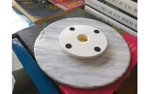 PLATEAU EN MARBRE TOURNANT (abimé)