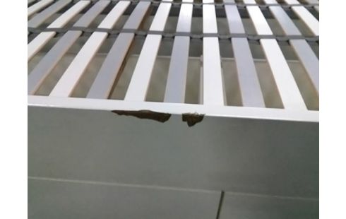 LIT 180X200 4T AVEC SOMMIER A LATTES (TRACES USURES)