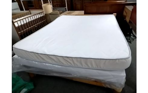 SOMMIER TAPISSIER +MATELAS+PIEDS 160X200 HOLDING