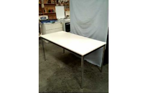 KONFERENZTISCH WEIß FÜßE METALL <ZEITLER>