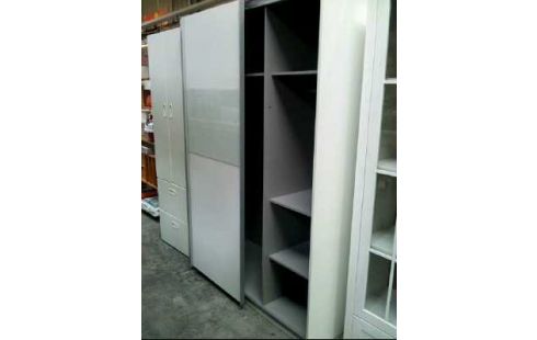 SCHRANK SCHIEBET. WEISS 6-EB. 2-STANG.