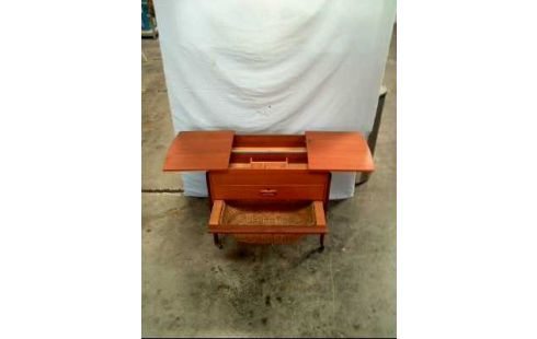 NÄHTISCH MIT RATTAN KORB TEAKHOLZ VINTAGE