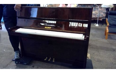 PIANO DROIT PETROF