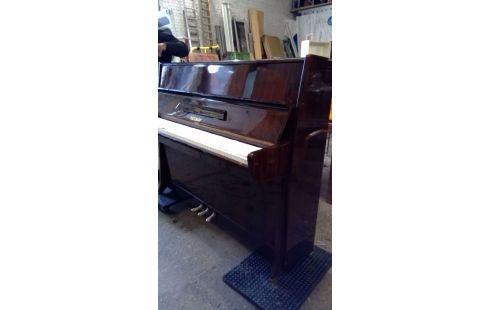 PIANO DROIT PETROF
