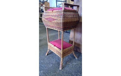 TRAVAILLEUSE EN ROTIN