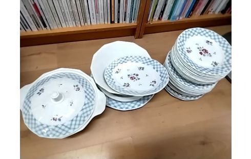 SERVICE VAISSELLE SARREGUEMINES FLEURS IMIT.VICHY