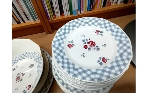 SERVICE VAISSELLE SARREGUEMINES FLEURS IMIT.VICHY