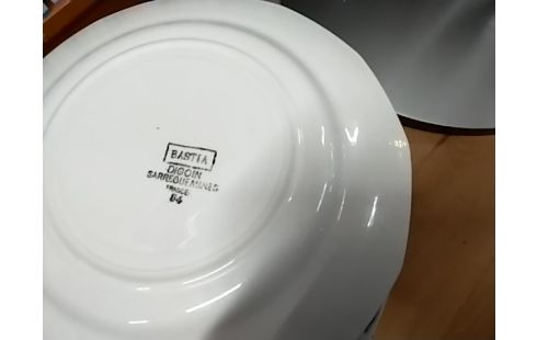 SERVICE VAISSELLE SARREGUEMINES FLEURS IMIT.VICHY