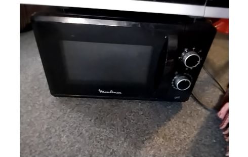 FOUR MICRO ONDES MOULINEX AVEC PLATEAU