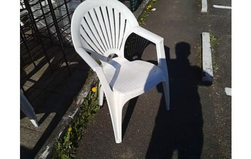 FAUTEUIL DE JARDIN PLASTIQUE BLANC