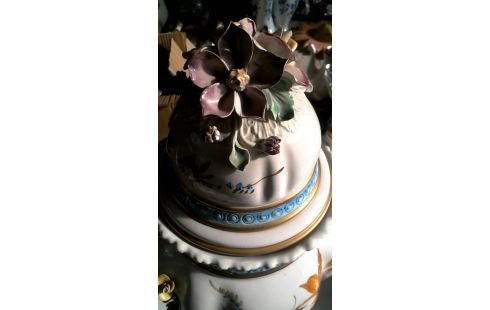 JARRÓN CON TAPA CAPO DI MONTE PORCELANA COBRE