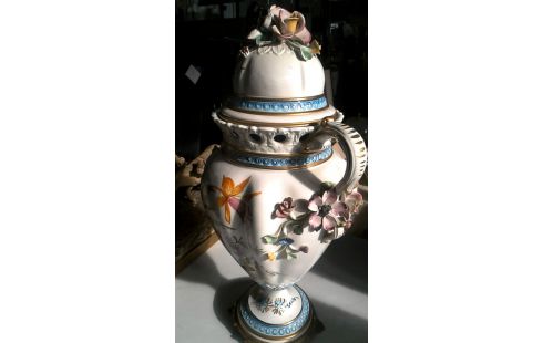 JARRÓN CON TAPA CAPO DI MONTE PORCELANA COBRE