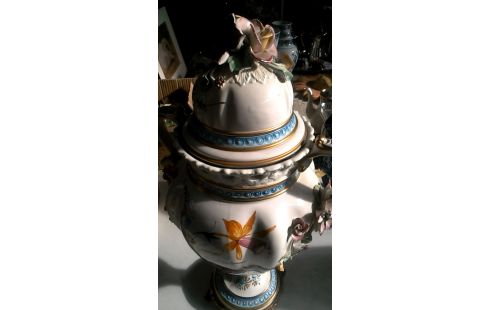 JARRÓN CON TAPA CAPO DI MONTE PORCELANA COBRE