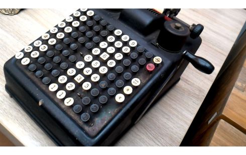 CALCULATRICE ANTIQUE