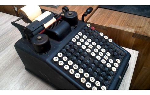 CALCULATRICE ANTIQUE