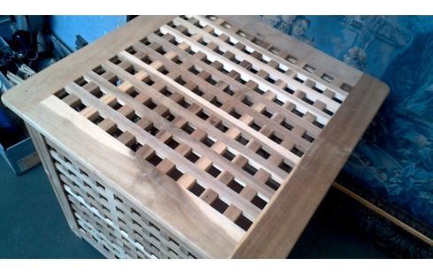 WÄSCHEKORB. WÜRFELFÖRMIG, , HOLZ