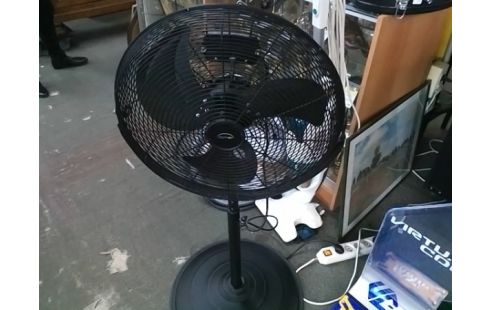 VENTILATEUR SUR PIED NOIR MODERNE