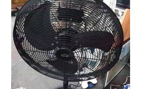 VENTILATEUR SUR PIED NOIR MODERNE