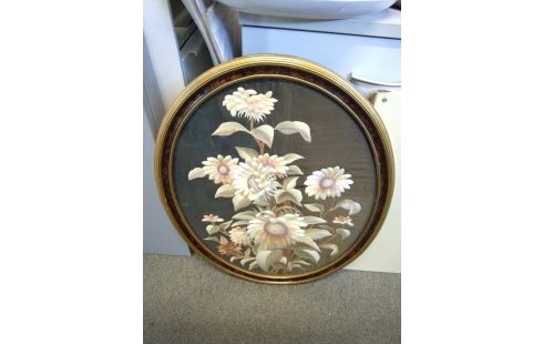 CADRE MEDAILLON BRODERIE