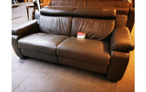 CANAPE HIMOLLA CUIR GRIS 2 PLACES FONCTION ÉLECTRIQUE TÂCHE SUR LA TÊTIÈRE DROITE