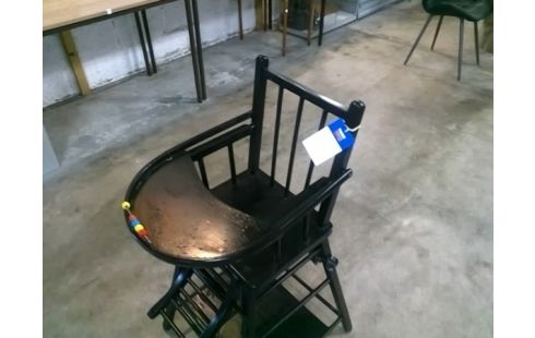 CHAISE HAUTE BEBE NOIRE EN L'ETAT