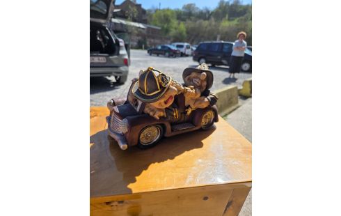 53 STATUE POMPIER EN VOITURE