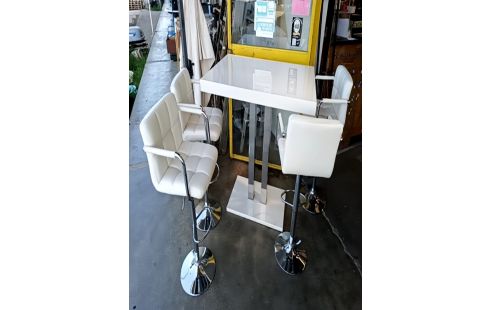 TABLE MANGE DEBOUT +4 TABOURETS