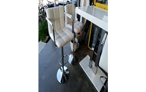 TABLE MANGE DEBOUT +4 TABOURETS