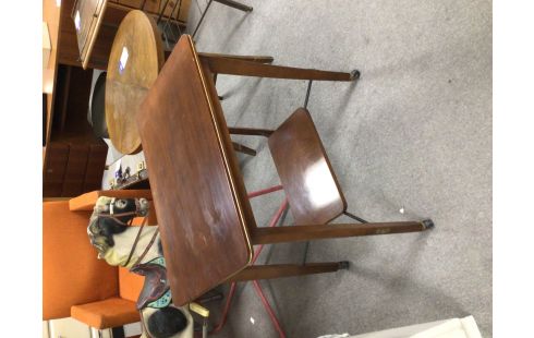 MEUBLE TV SUR ROULETTE VINTAGE