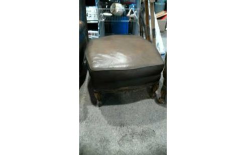 POUF CUIR CHESTERFIELD JEAN PREVOST