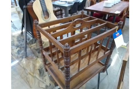 PORTE REVUES BOIS SUR ROULETTES