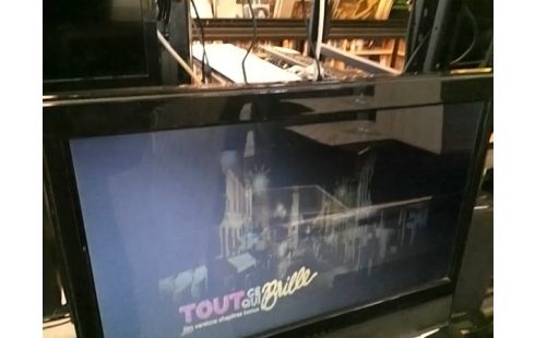 TELEVISEUR STANLINE 44CM AVEC LECTEUR DVD INTEGRER