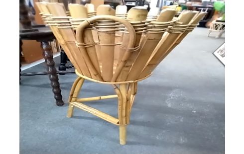 CACHE POT SUR PIED ROTIN