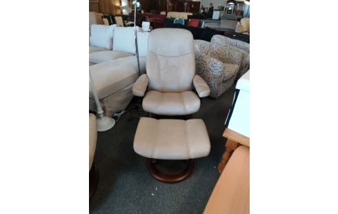 FAUTEUIL RELAX ET REPOSE PIEDS STRESSLESS CUIR CREME