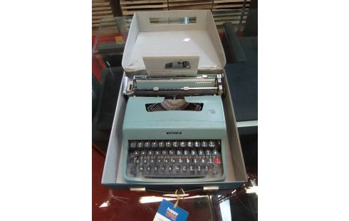 MACHINE A ECRIRE OLIVETTI