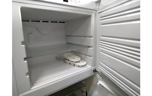 FRIGO CONGELATEUR LIEBHERR (1 BAC ABÎMÉ)