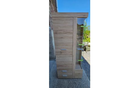 VITRINE MODERNE AVEC ÉCLAIRAGE