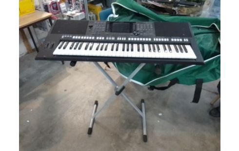 PIANO SYNTHÉTISEUR YAMAHA + HOUSSE + PIED PIANO SYNTHÉTISEUR YAMAHA + PIED