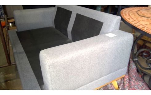 CANAPE TISSU GRIS 2PL A NETTOYER