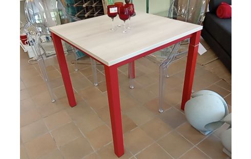 TABLE CARREE STRATIFIE ACACIA PIED EN ACIER