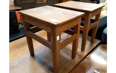 TABOURET CHENE CARRE