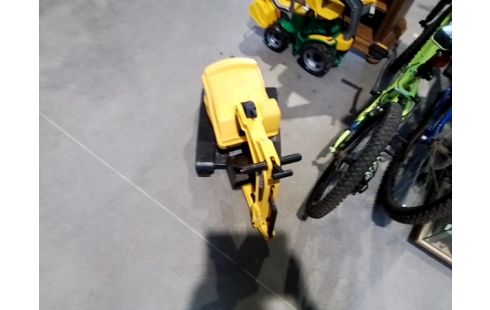 JOUET TRACTOPELLE PLASTIQUE JAUNE
