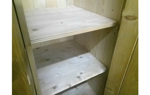 ARMOIRE INTERIORS 2P 1T EN PIN AVEC PENDERIE (PORTES ABIMEES)