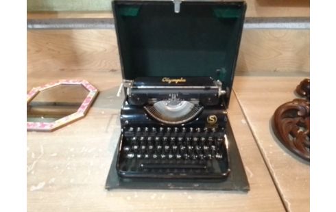 MACHINE A ECRIRE OLYMPIA VINTAGE
