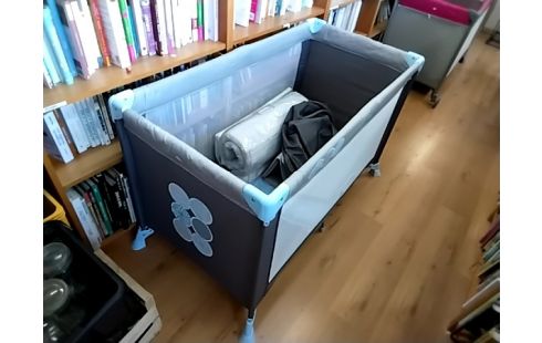 LIT PARAPLUIE + MATELAS ET SUPPORT A LANGER