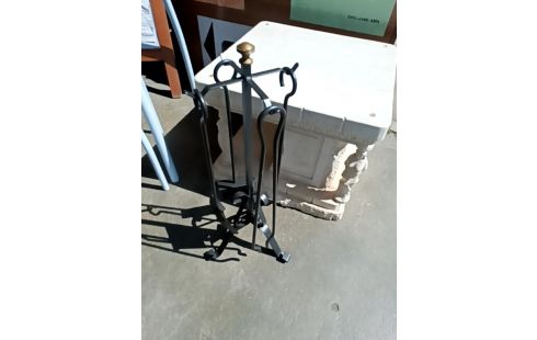 SERVITEUR DE CHEMINEE .