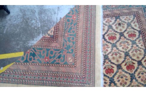 TAPIJT HANDGEKNOOPT  OOST PERZIE/LARGE