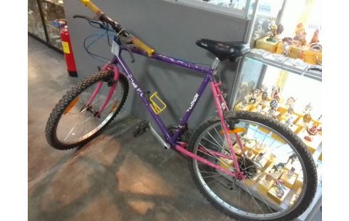 VELO DECATHLON VIOLET EN L'ETAT